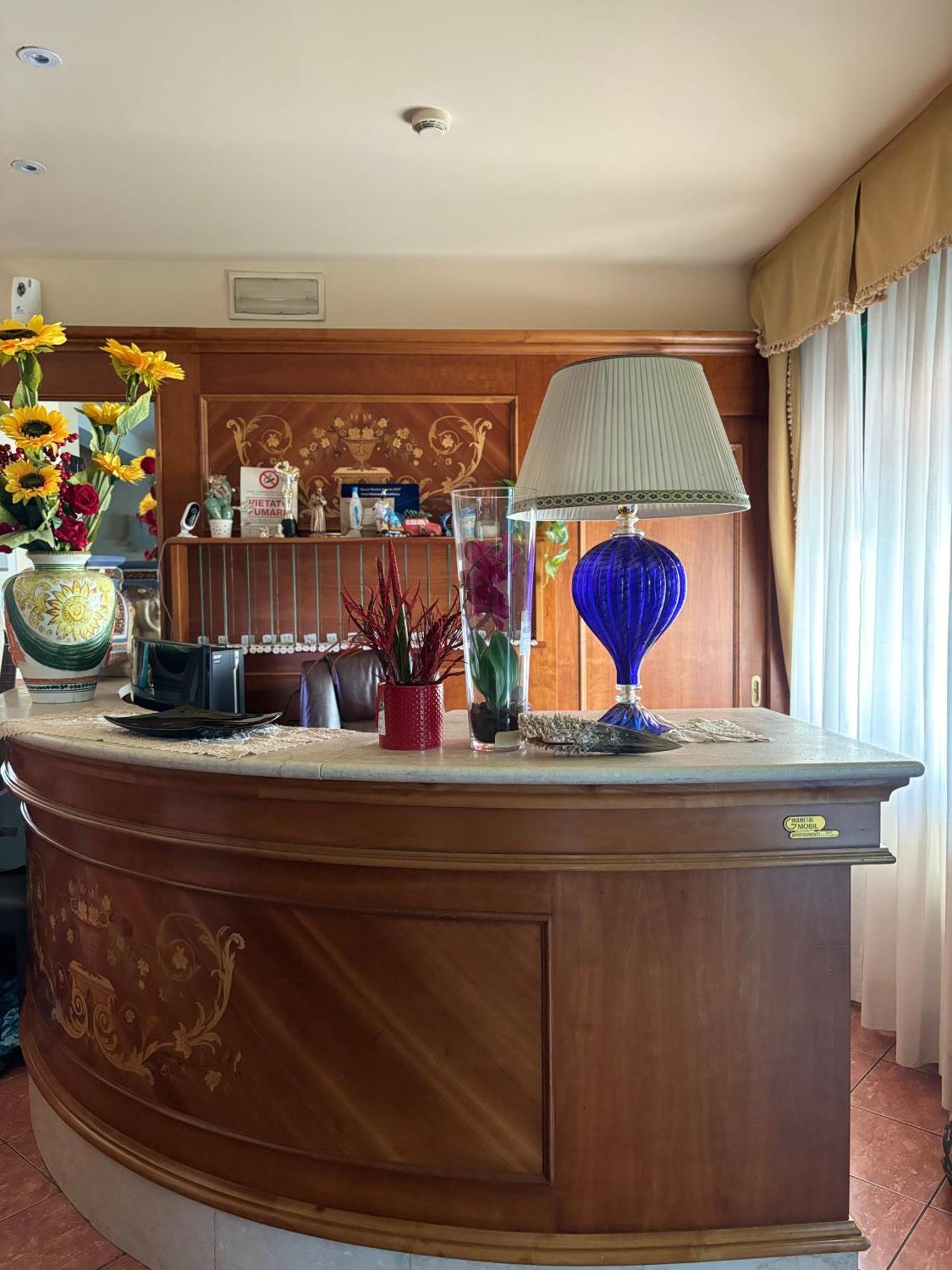 Hotel Ristorante Amalfitana Dello 외부 사진